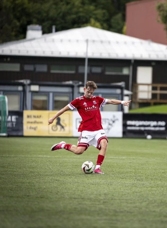 Player in red taking a shot